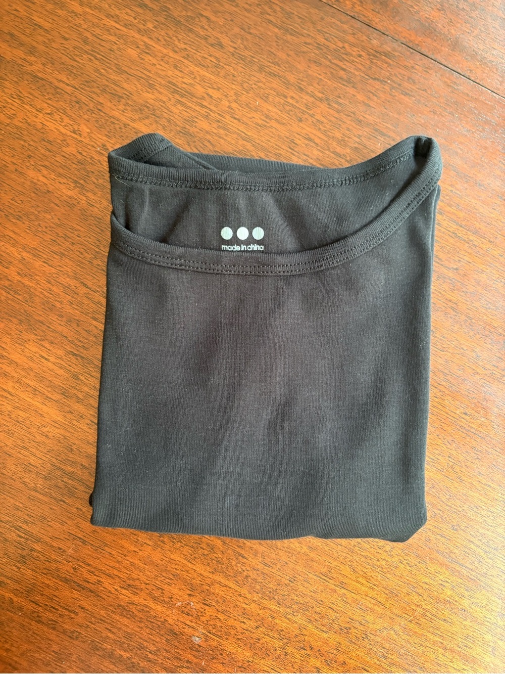Three dot Black XS
